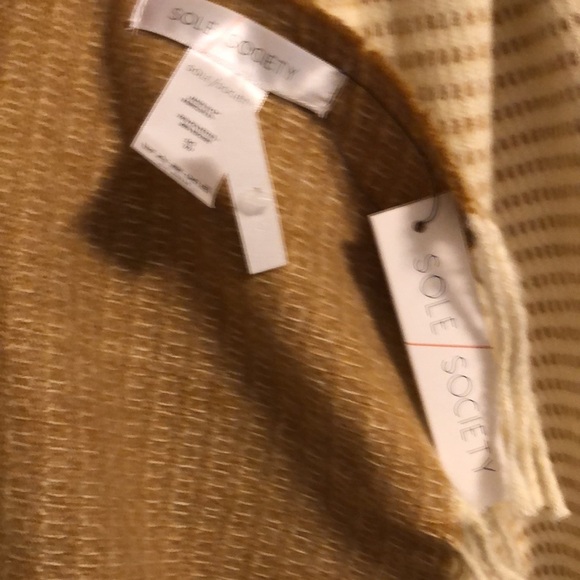 Pretty SOLE SOCIETY Scarf/Shawl -  NEW - Picture 6 of 8